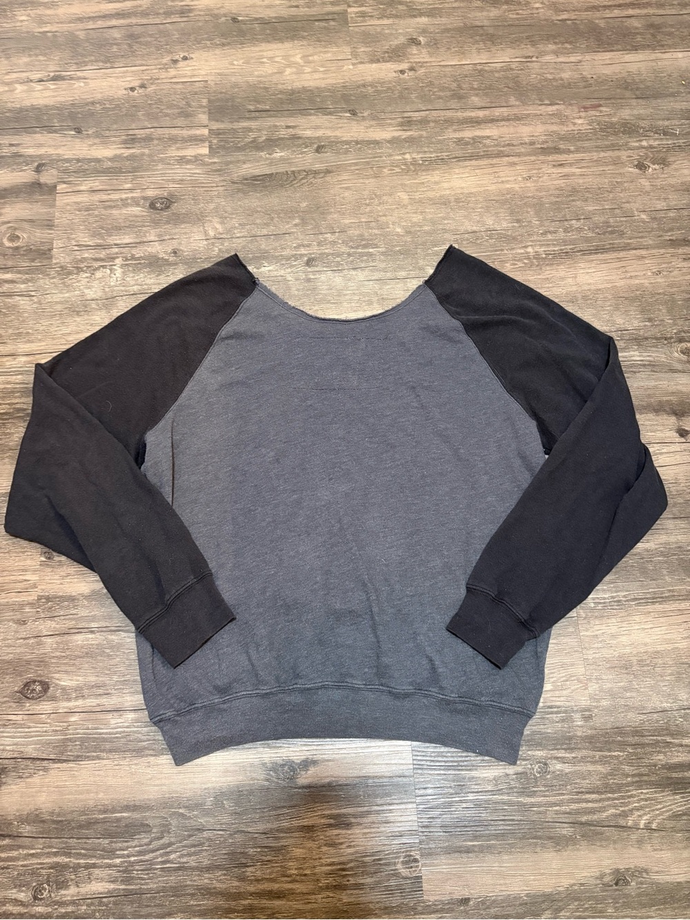 PINK Victoria's Secret Black & Gray Logo Pullover - Picture 4 of 4